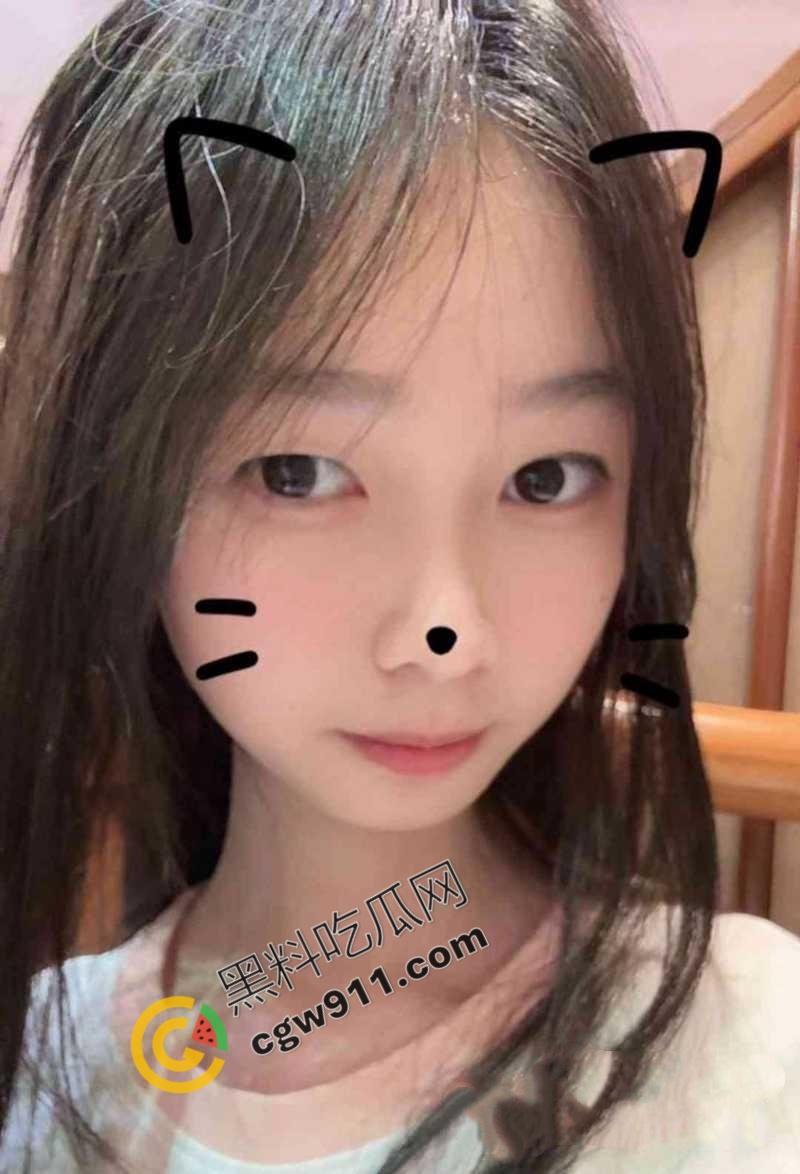 邵阳新宁职校海女【张家怡】的贪婪与淫荡交织：网络裸聊自慰淫水横流，酒店爆操小穴骚气满满