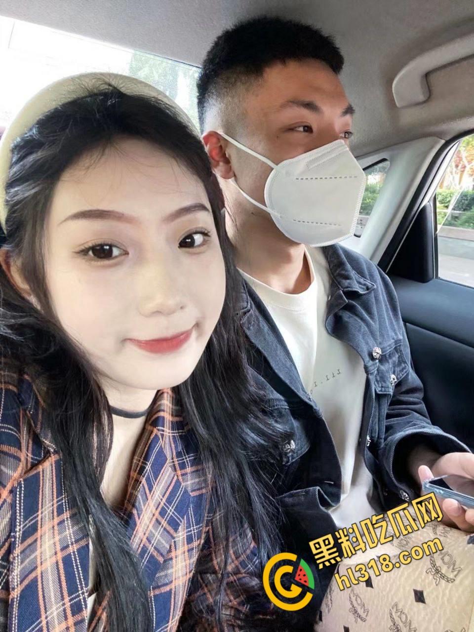 热恋期情侣出租房视频流出，520拍裸照纪念，黑丝美乳露脸口交，被男友拽住双手，猛插多毛粉穴！