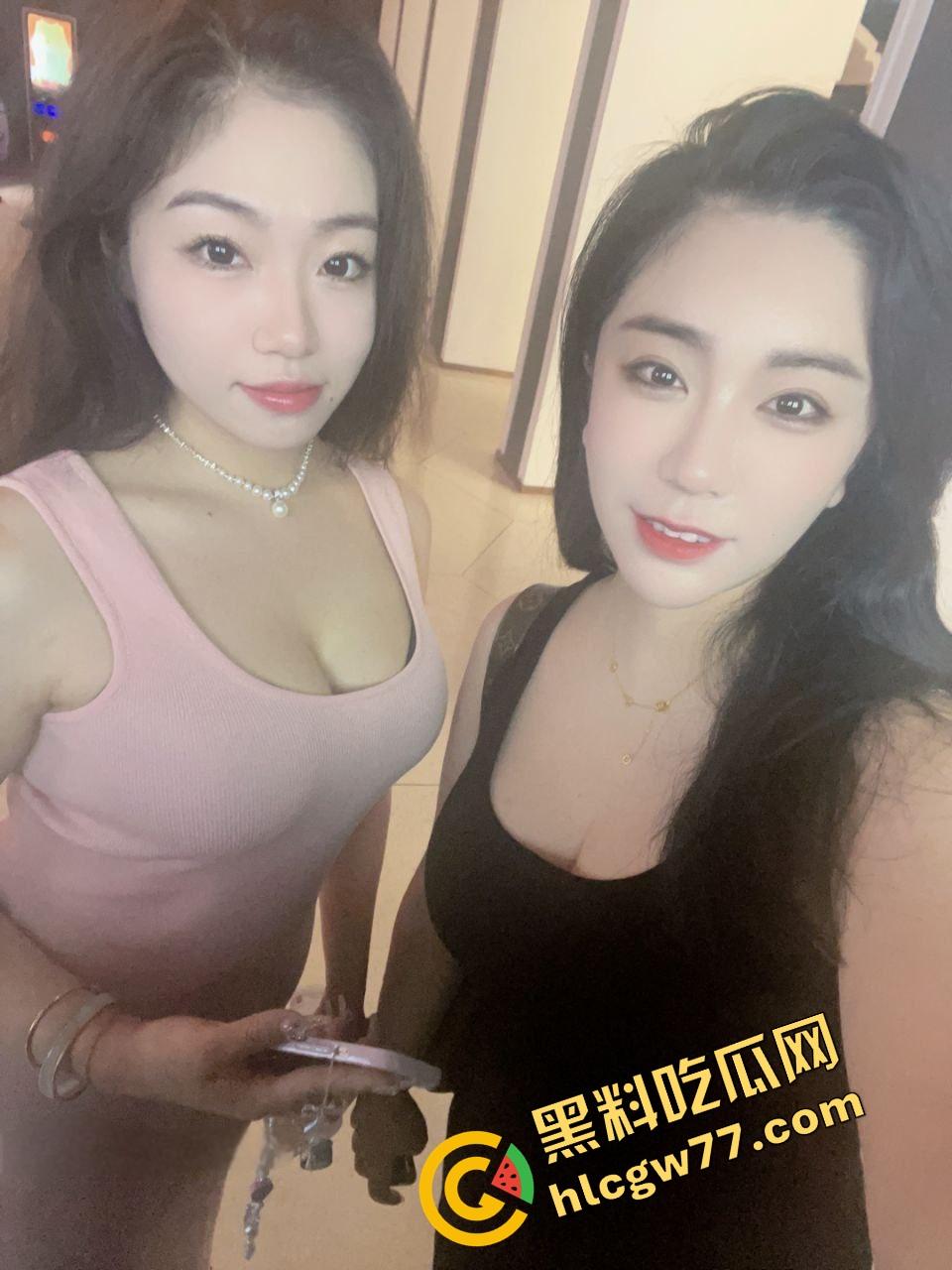 上海母女淫乱日常泄密炸裂,风韵少妇携女娇天天跟老公操逼玩3P,母女双飞伺候鸡巴!