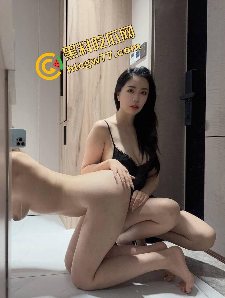 上海母女淫乱日常泄密炸裂,风韵少妇携女娇天天跟老公操逼玩3P,母女双飞伺候鸡巴!