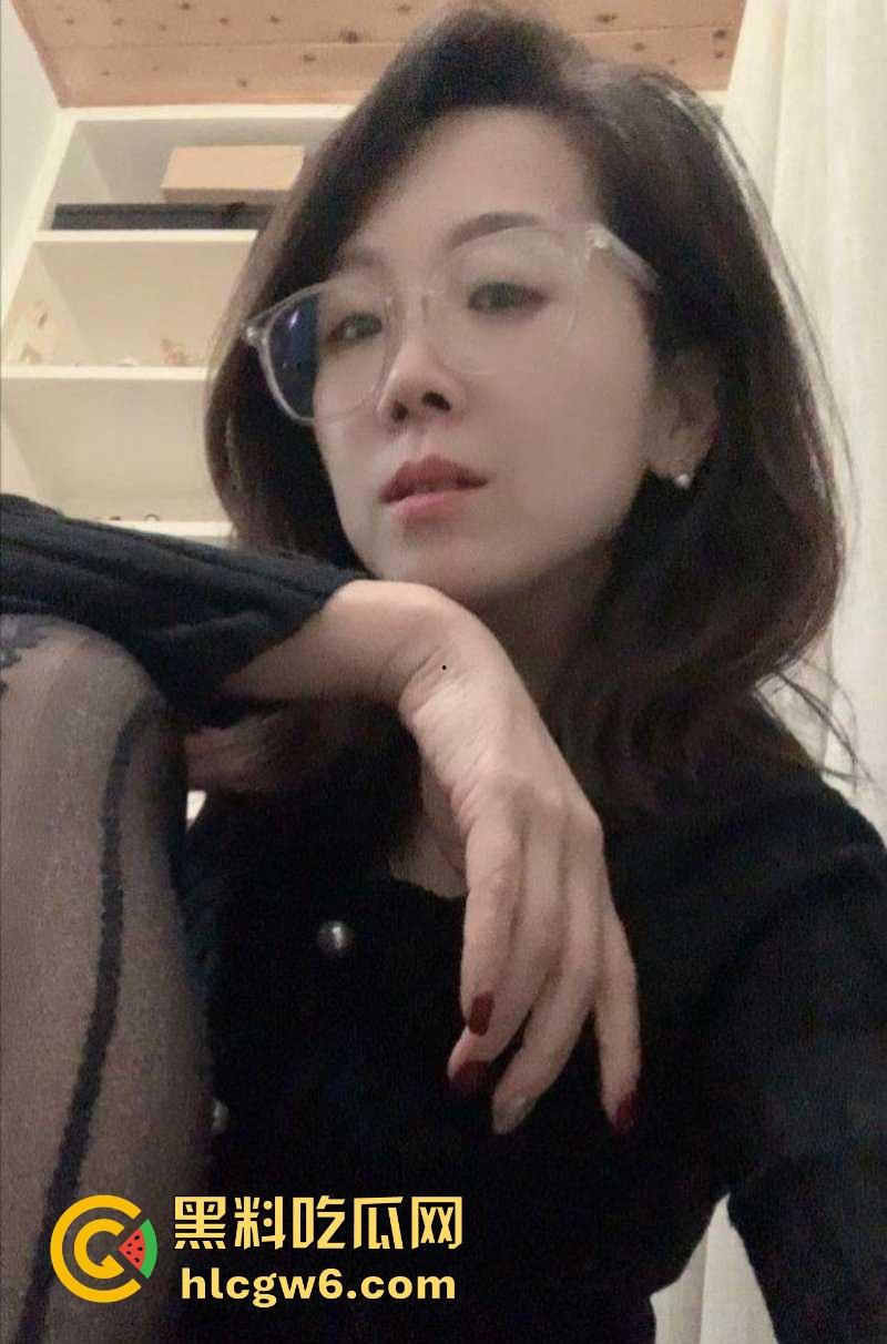 涡阳县小学女校长塌房视频流出 风韵少妇上位疑似靠教育局长床上绩效 后入摇床摇出来的校长椅稳如泰山!