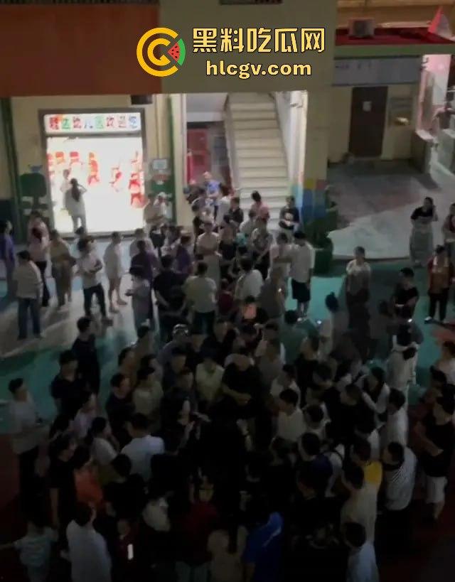 东莞虎门雅达幼儿园老板卷钱跑路!几百名孩子无书可读,教育局踢皮球不作为引家长怒火!