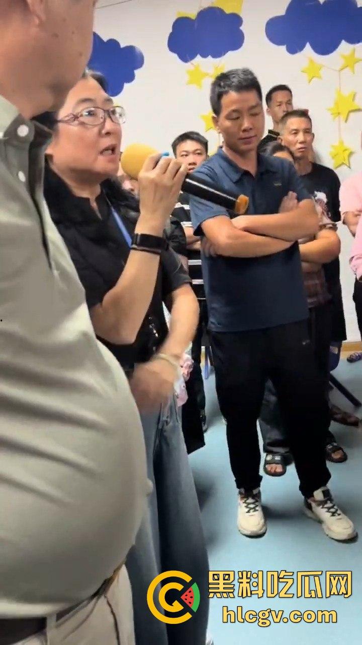 东莞虎门雅达幼儿园老板卷钱跑路!几百名孩子无书可读,教育局踢皮球不作为引家长怒火!