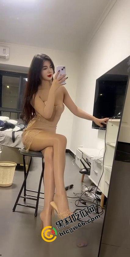 抖音骚逼【依依雅】装纯圈钱,说好2000上门见面喊7000,操都操了还玩临时加价,真当大哥是怨种?