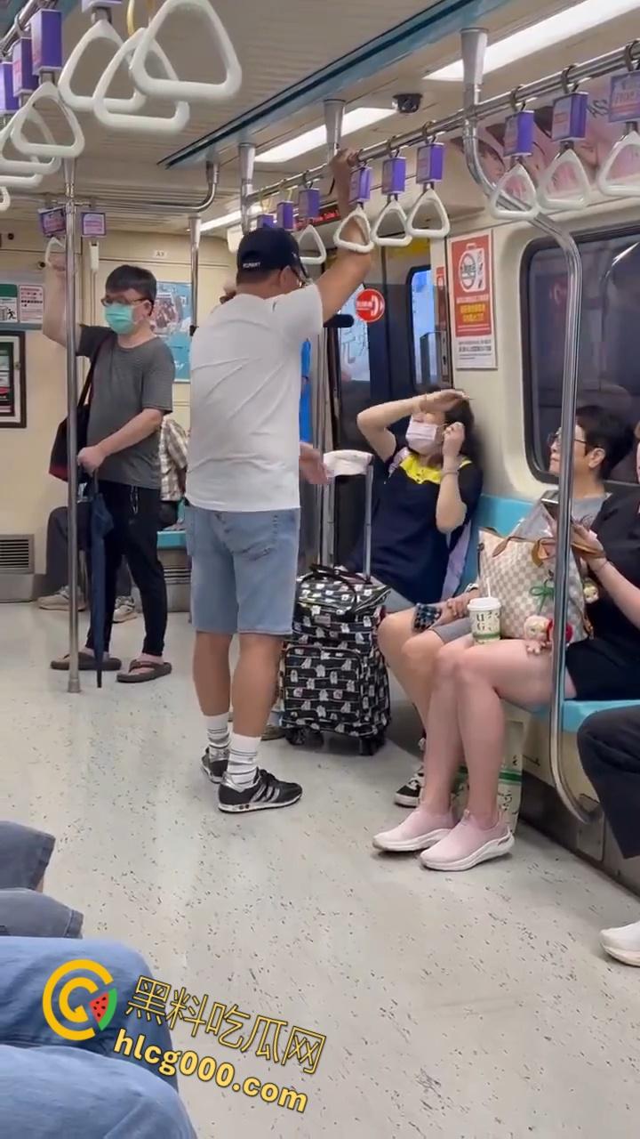 台北地铁上演魔法大战!阿伯阿嬷座位之争秒变咒术对决,乘客笑到扶墙,这波是哈利波特vs.邓布利多?