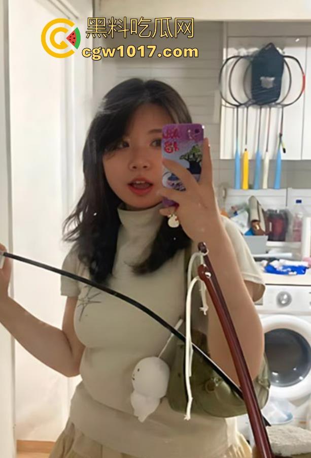 河北反差幼师【李小梦】人民好教师，白天讲课，晚上辅导大学生，微坦身材翘臀圆润，露脸深喉舔屌上位骑乘！