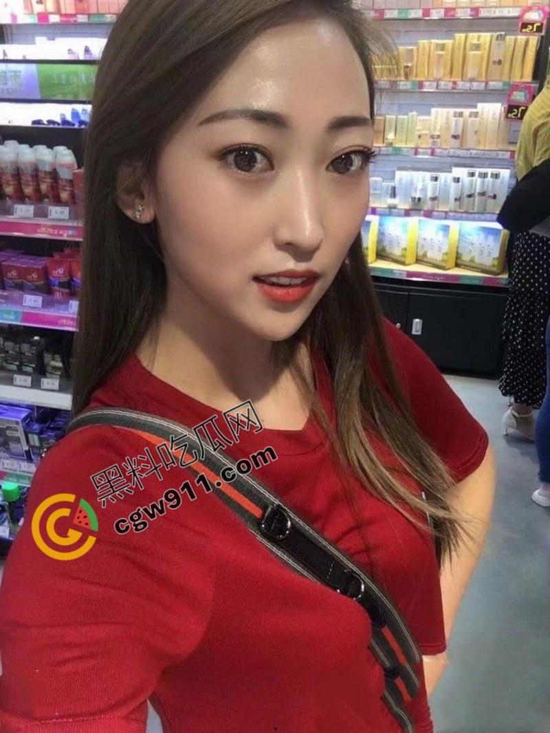 陕西西安极品绿帽夫妻疯狂酒店约炮!娇妻美乳嫩穴被双管齐下,大屌男把骚妻操到浑身颤抖淫水狂流,刺激不已