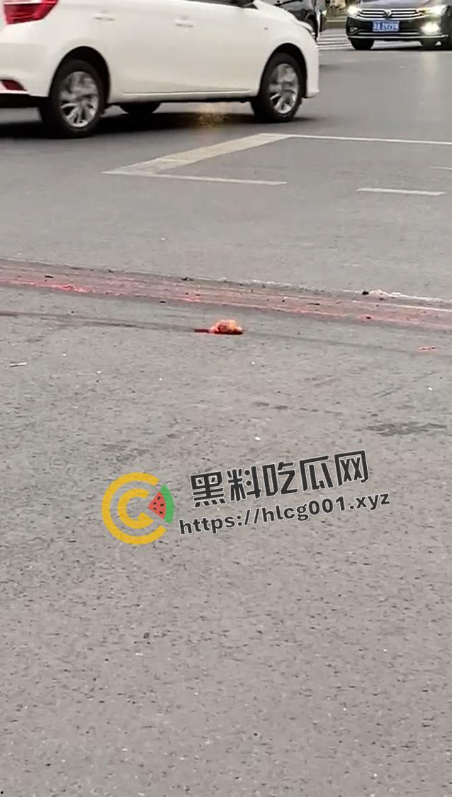 北京联华车祸事件！人被碾碎成渣  心脏掉出来还在跳动 现场心动画面流出 血腥慎点