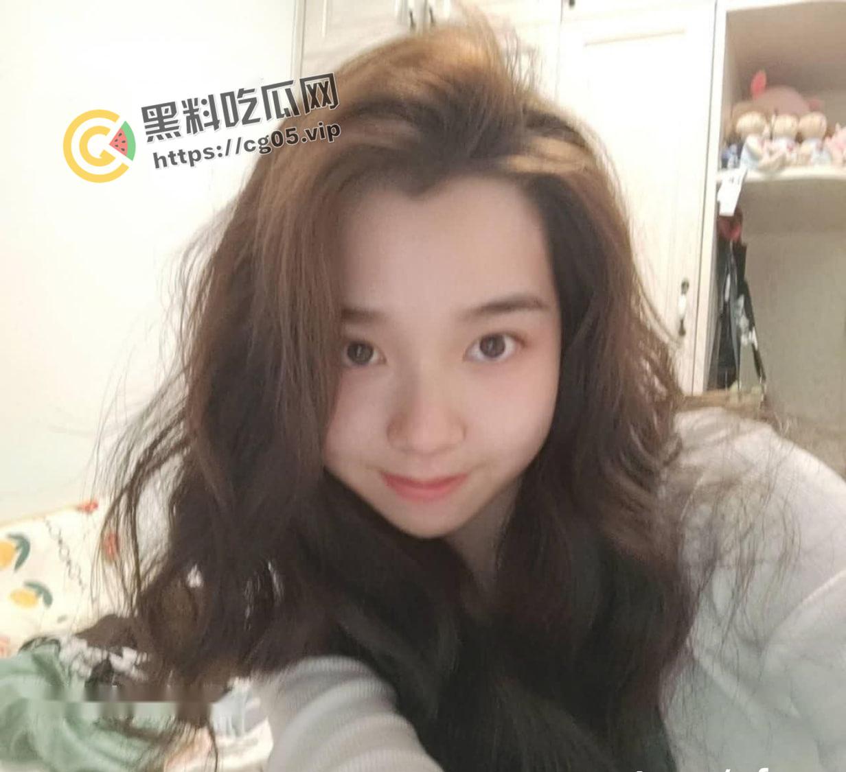 青岛大学甜美多毛妹子 颇有王祖贤味道 被捆绑调教 露出腋毛非常色情 边草边问是不是肉便器 叫声爽撸