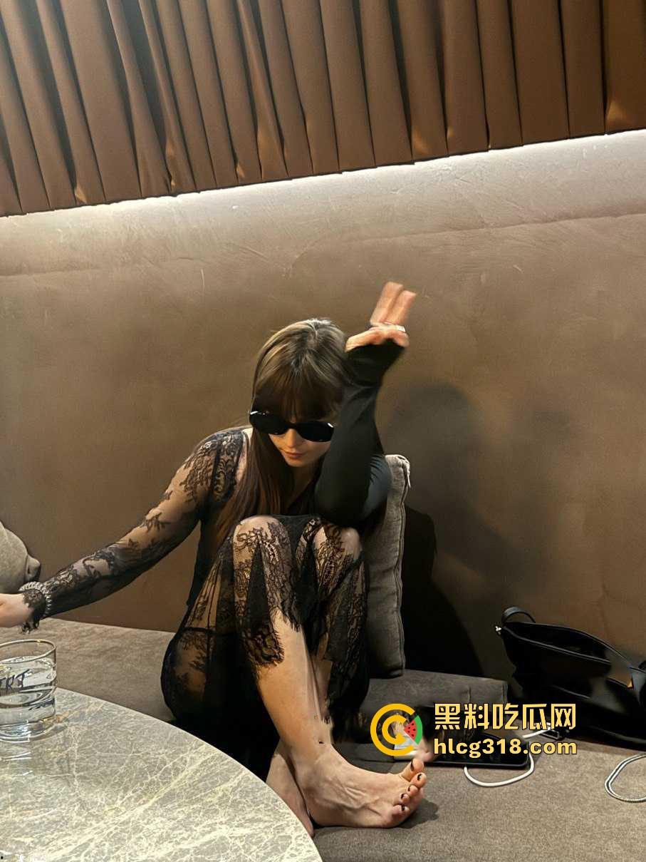 真实投稿!骚逼女友异地出轨成都咖啡店老板,线上聊骚及裸聊各种玩弄,前男友怒爆性爱视频!