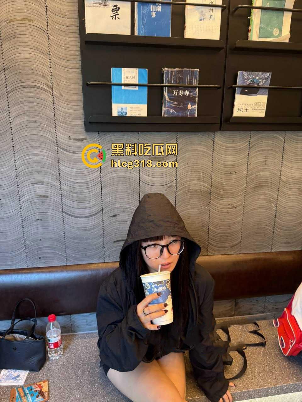 真实投稿!骚逼女友异地出轨成都咖啡店老板,线上聊骚及裸聊各种玩弄,前男友怒爆性爱视频!