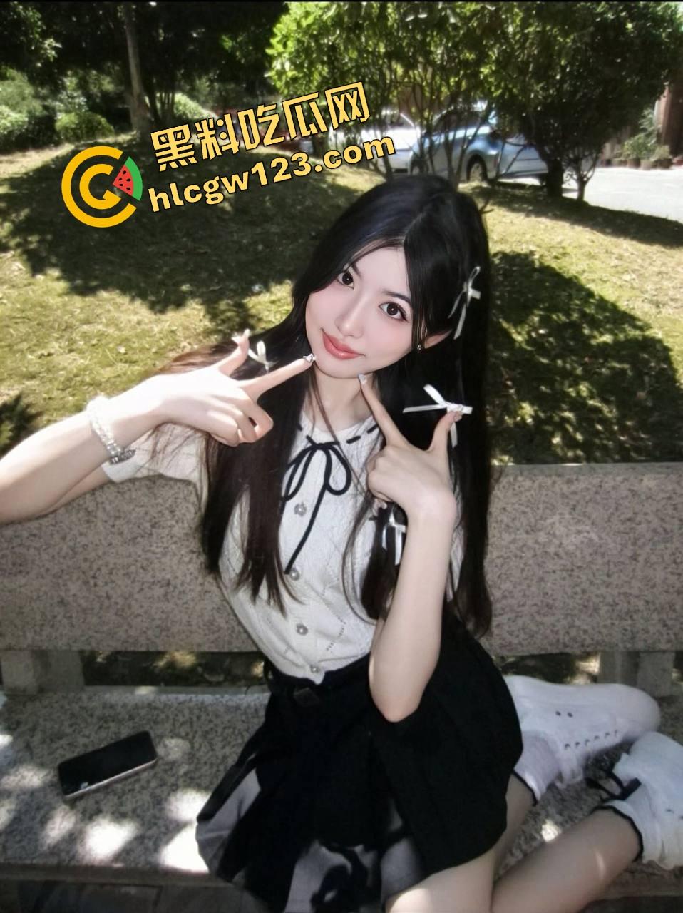 约炮大神睡白袜长靴学姐镜前舔棒到爆炸,黑丝足交舔得肉棒发烫秒杀全场,骚穴深处被顶炸!