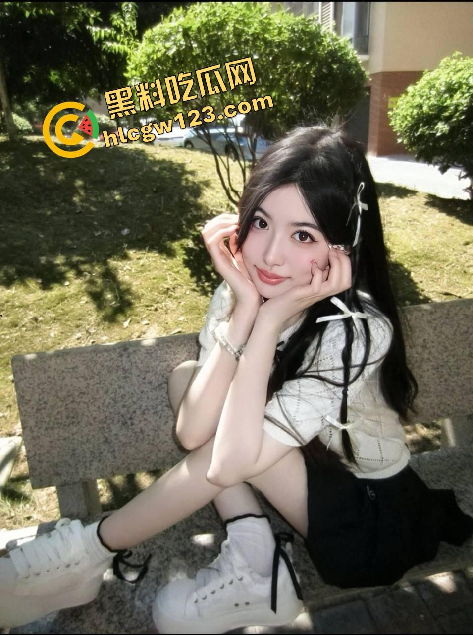 约炮大神睡白袜长靴学姐镜前舔棒到爆炸,黑丝足交舔得肉棒发烫秒杀全场,骚穴深处被顶炸!