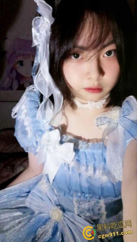 湖南常德清纯学生妹【于淑雅】，独居在家寂寞自慰，D罩杯逆天巨乳口交假阳具，跳蛋自慰骚穴淫水四溢！