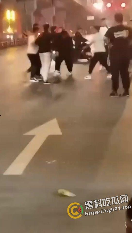 爷们要战斗！精神小伙战斗合集 飞踢 围殴 砍刀 古惑仔又都回来了