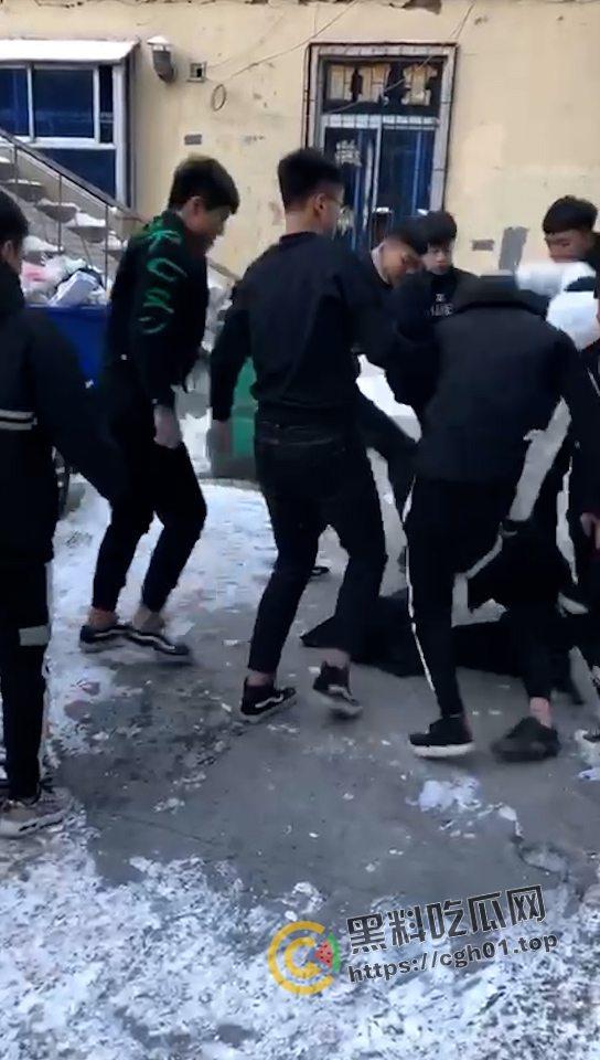 爷们要战斗!精神小伙战斗合集 飞踢 围殴 砍刀 古惑仔又都回来了