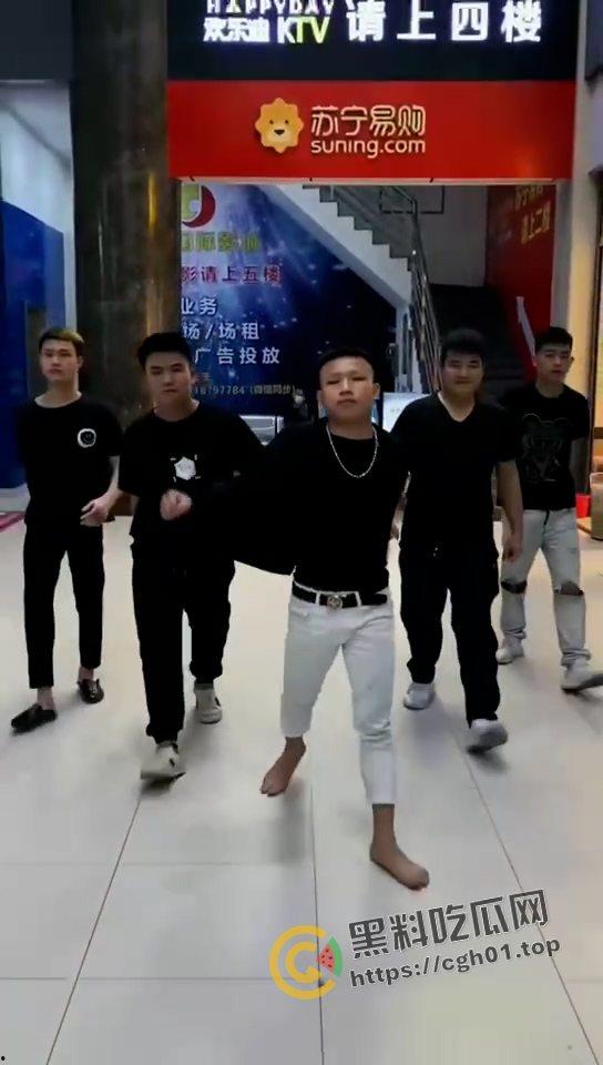 爷们要战斗!精神小伙战斗合集 飞踢 围殴 砍刀 古惑仔又都回来了