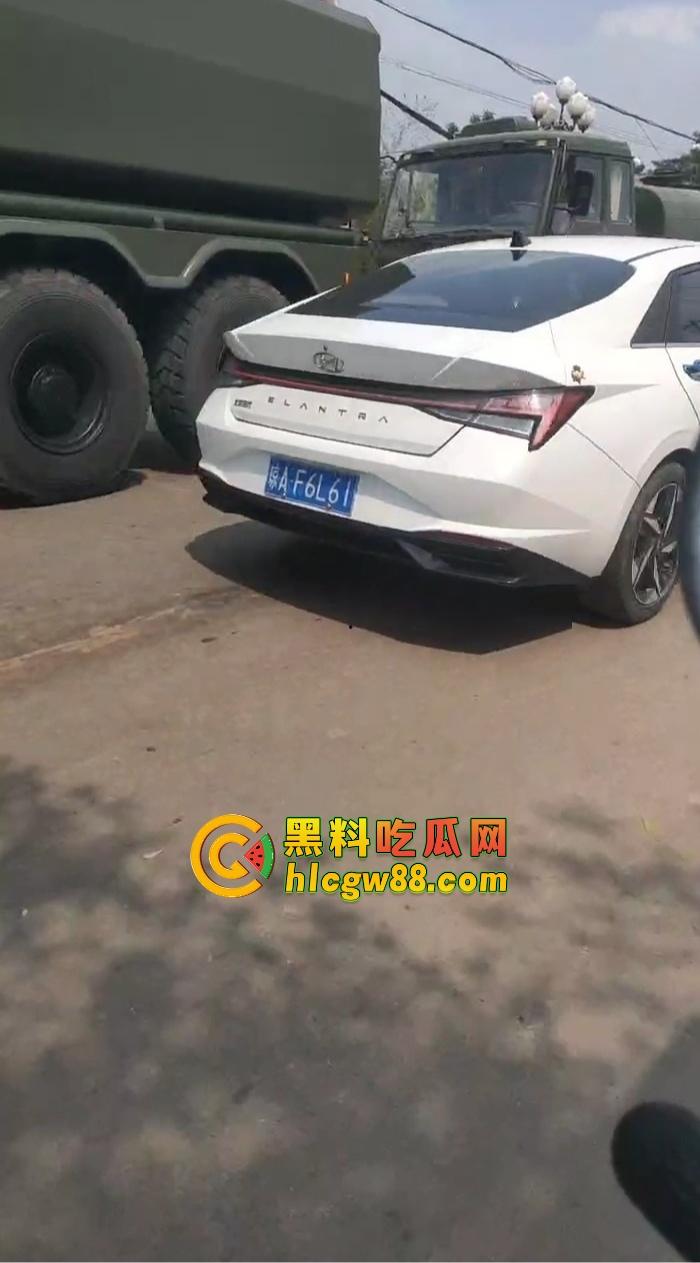 某战区海军战机海南训练失事，飞行员成功跳伞，战机坠毁临高县，所幸未造成地面损失！