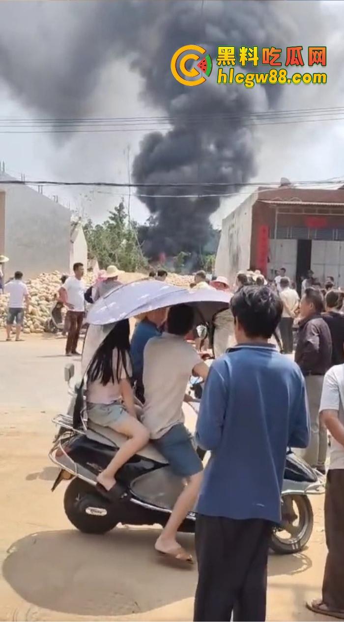 某战区海军战机海南训练失事,飞行员成功跳伞,战机坠毁临高县,所幸未造成地面损失!