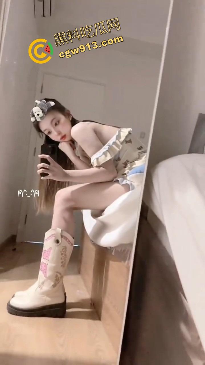 华东理工学院【王蕊】伪装清纯的女学妹,其实夜夜当母狗,穴黑水多一看就是老练淫娃!