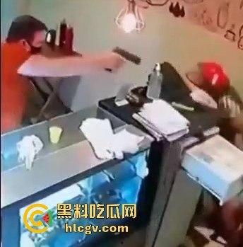 菲律宾夫妇餐厅武装抢劫,遇上下班警察!男子被当场击毙,抢劫计划瞬间翻车!
