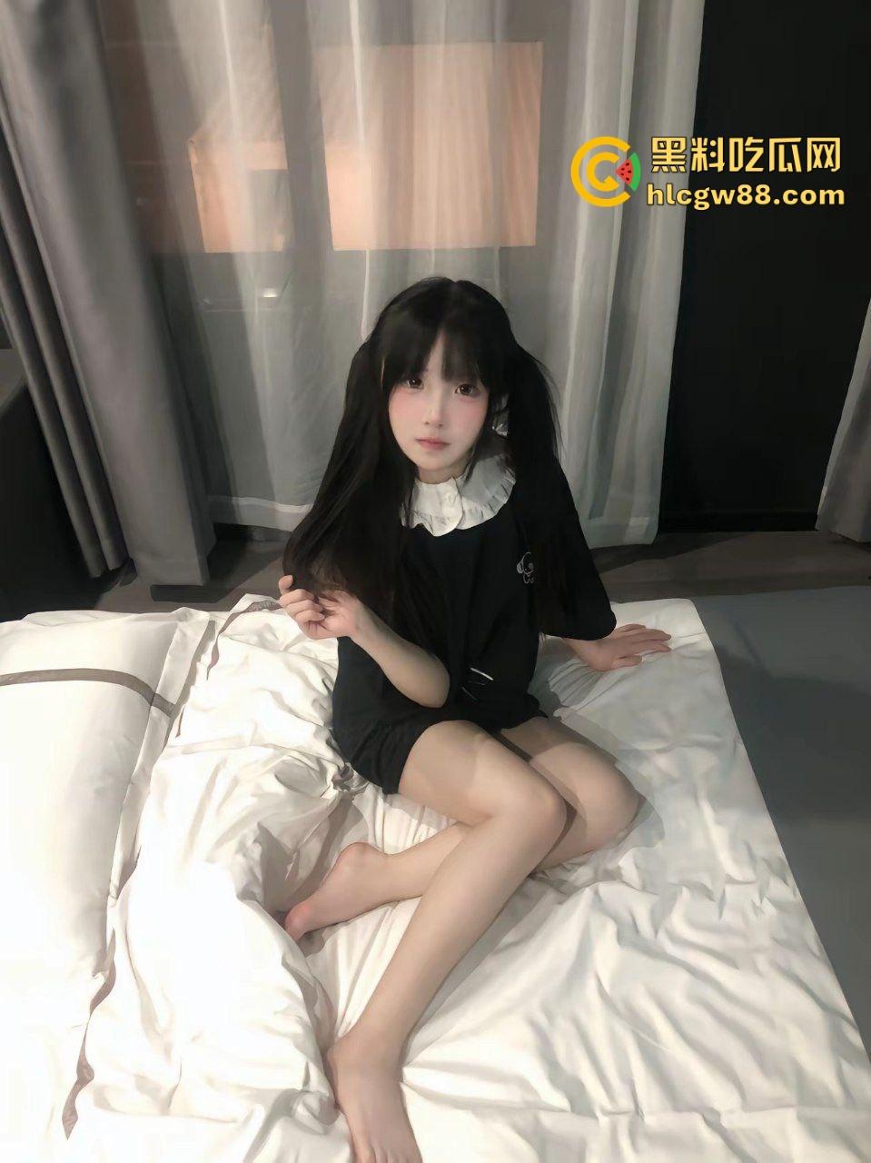 湖北职高双马尾清纯嫩妹萝莉【姜汐】付费定制大胆私拍粉嫩蝴蝶逼，浴缸露奶露逼观赏酮体！