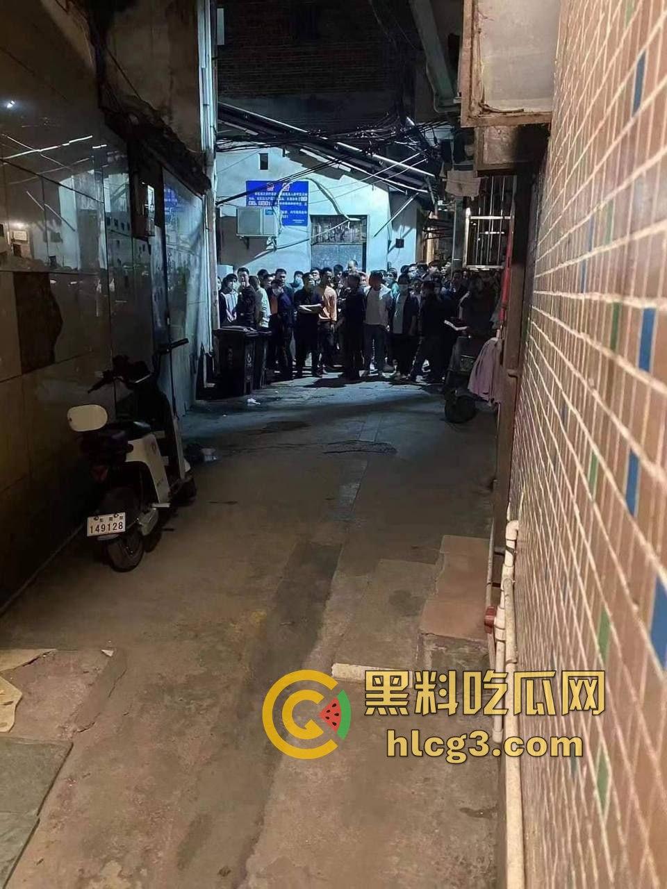 快餐妹子门前大排长龙,壮汉接连上阵,身体吃不消拨打120急救!惊动全城的快餐风波!