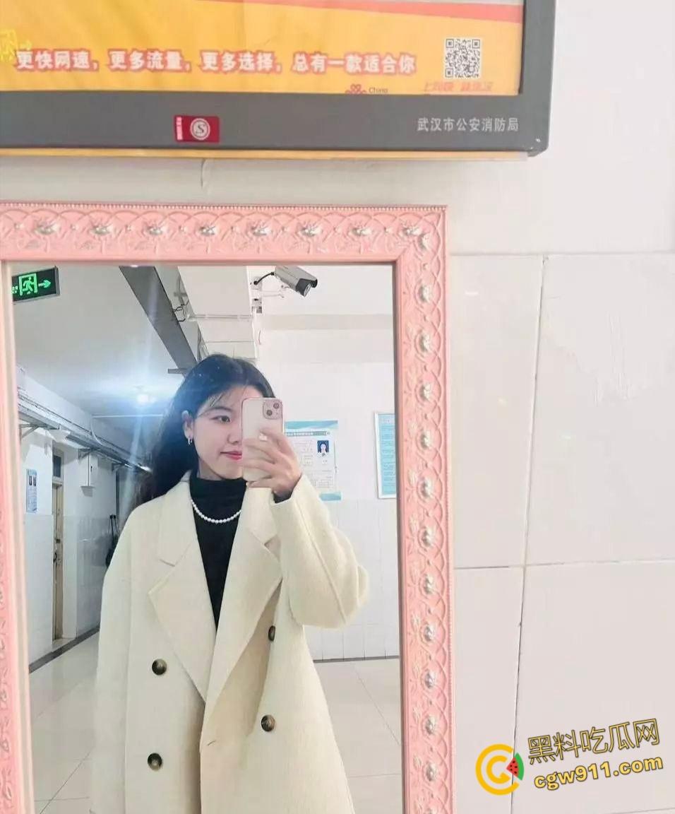 华中科技大学【刘婷婷】,为了缓解学习压力约炮体育生,SM捆绑调教口交,清纯嫩妹也有受虐发骚的一面 !