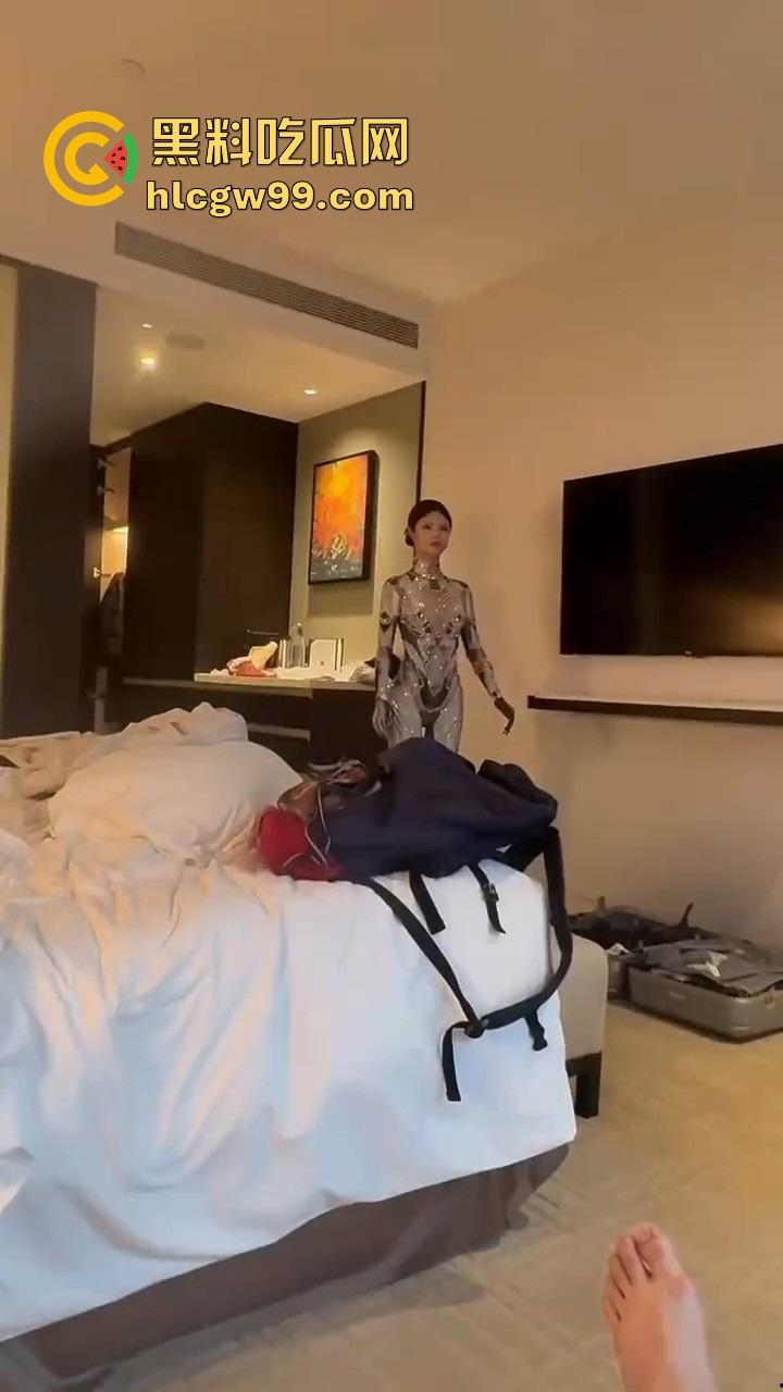 勇敢的人已经提前享受了,机器人不仅能扭秧歌,还能端茶倒水,陪睡开房这颜值不输3000块的外围!