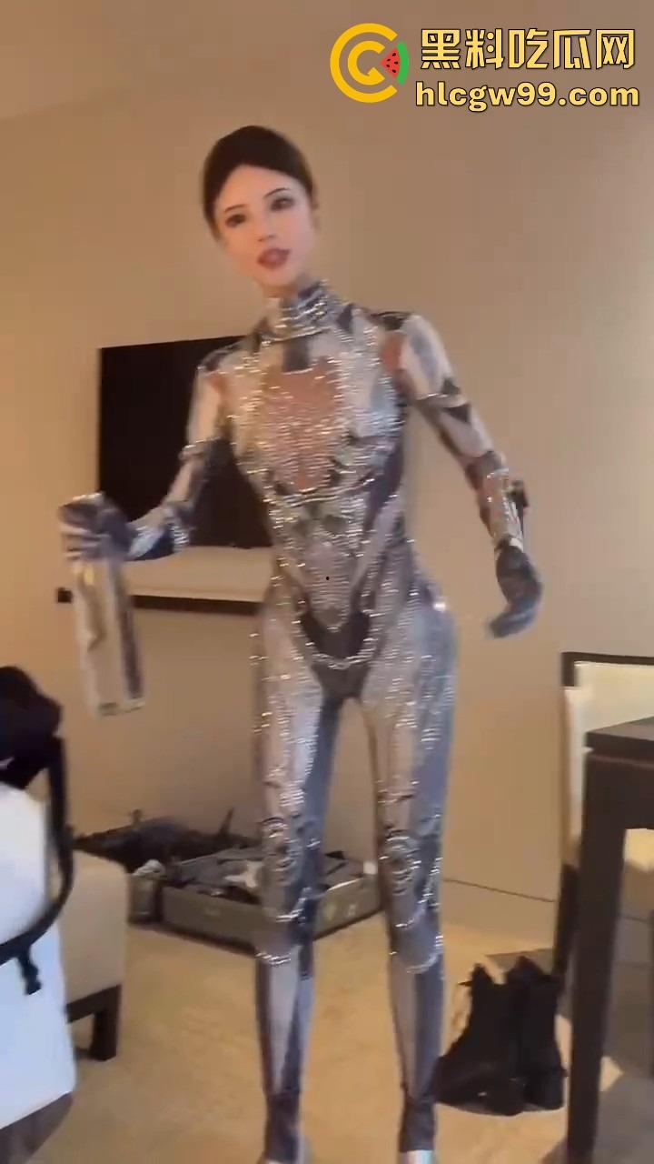 勇敢的人已经提前享受了,机器人不仅能扭秧歌,还能端茶倒水,陪睡开房这颜值不输3000块的外围!