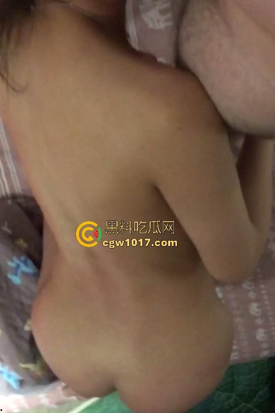 从小被宠大的女神遇到老公大鸡巴也会害羞,口交含到满脸潮红,后入大屁股被啪出红手印,刚结婚完想怎么操就怎么操!