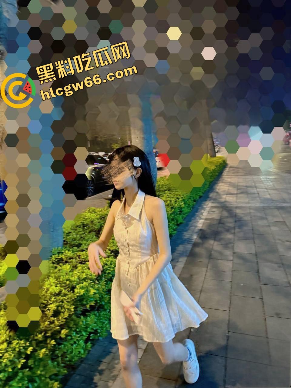 海角大神乱伦浴室偷袭亲妹,洗脸台马桶浴缸轮番后入狂捅嫩穴,操得妹妹腿软爽到翻眼!