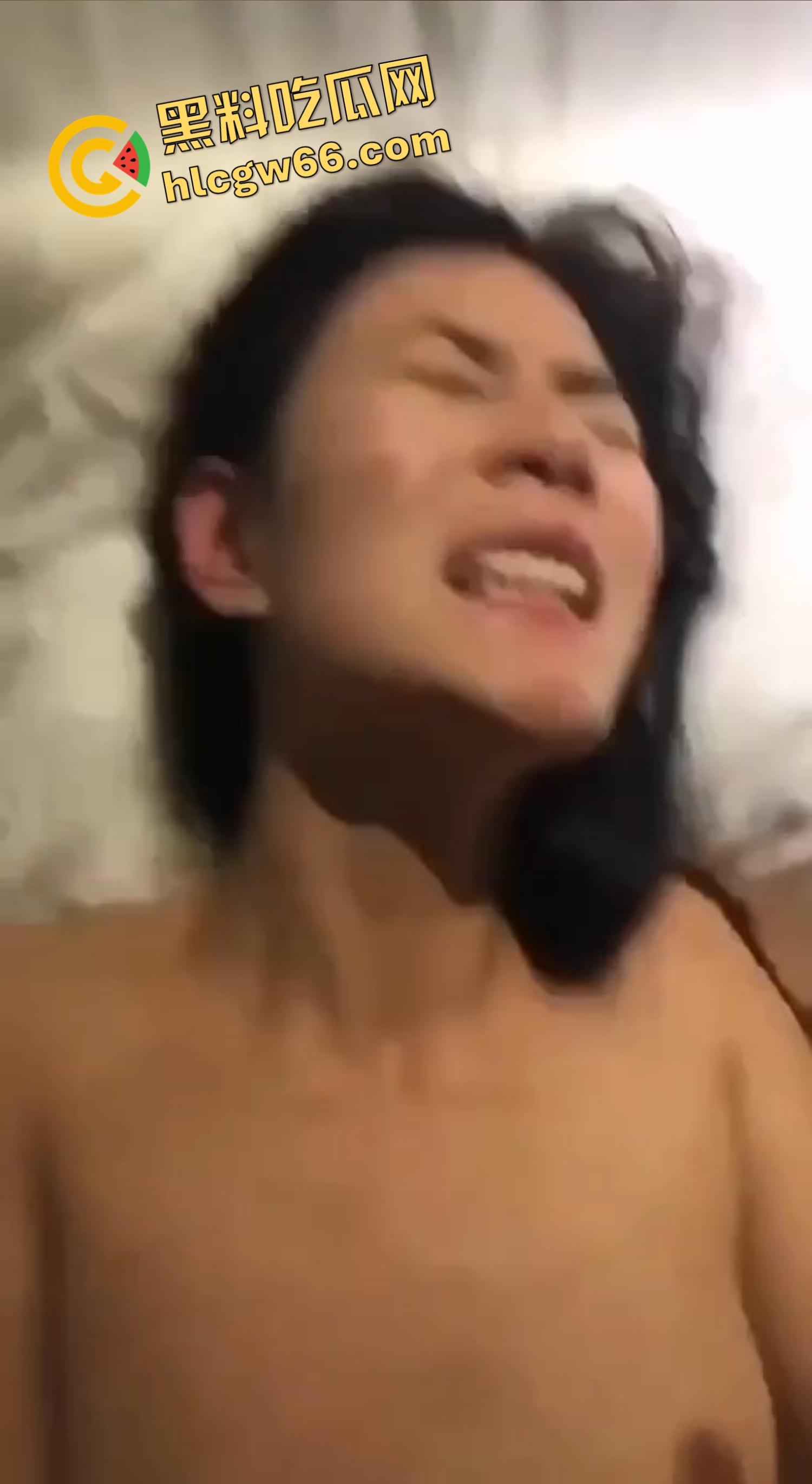 摄影师骗操极品学生妹,长腿翘臀嫩穴粉粉嫩,摆拍几组就主动分腿让操,果然学生最好骗!