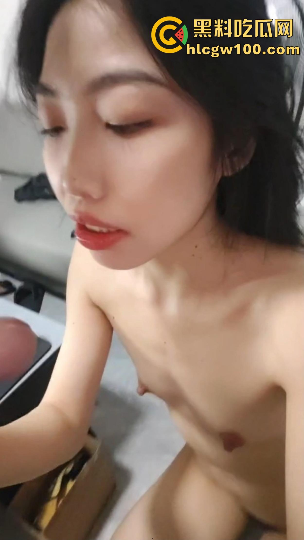 长沙大专嫩妹『罗诗琪』骚出花1万块包养活好不黏人,7分钟速推口技舔到麻,口交深喉舔到飞起大哥直接喊值!