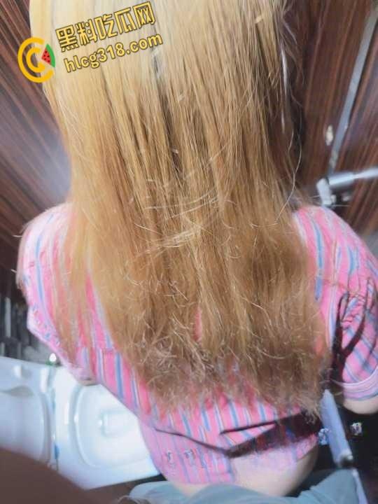 妹妹的第一次给了我之后,带妹妹去寻找刺激感!在洗浴中心跟妹妹做爱玩水晶珠!