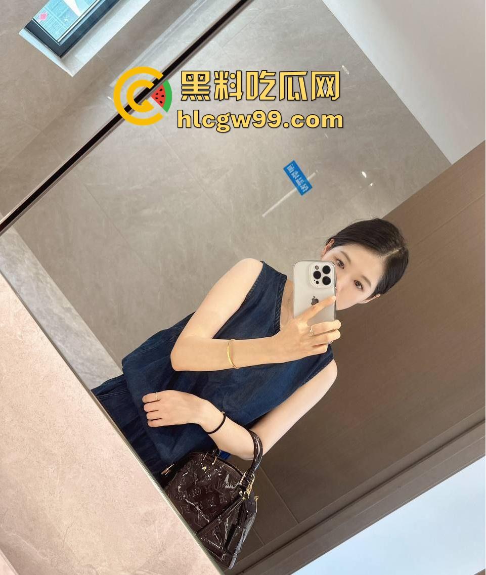 小编推荐!湖南长沙反差御姐【刘依依】 社交软件撩骚约炮视频裸聊,隔着镜头都阻挡不了的骚劲。