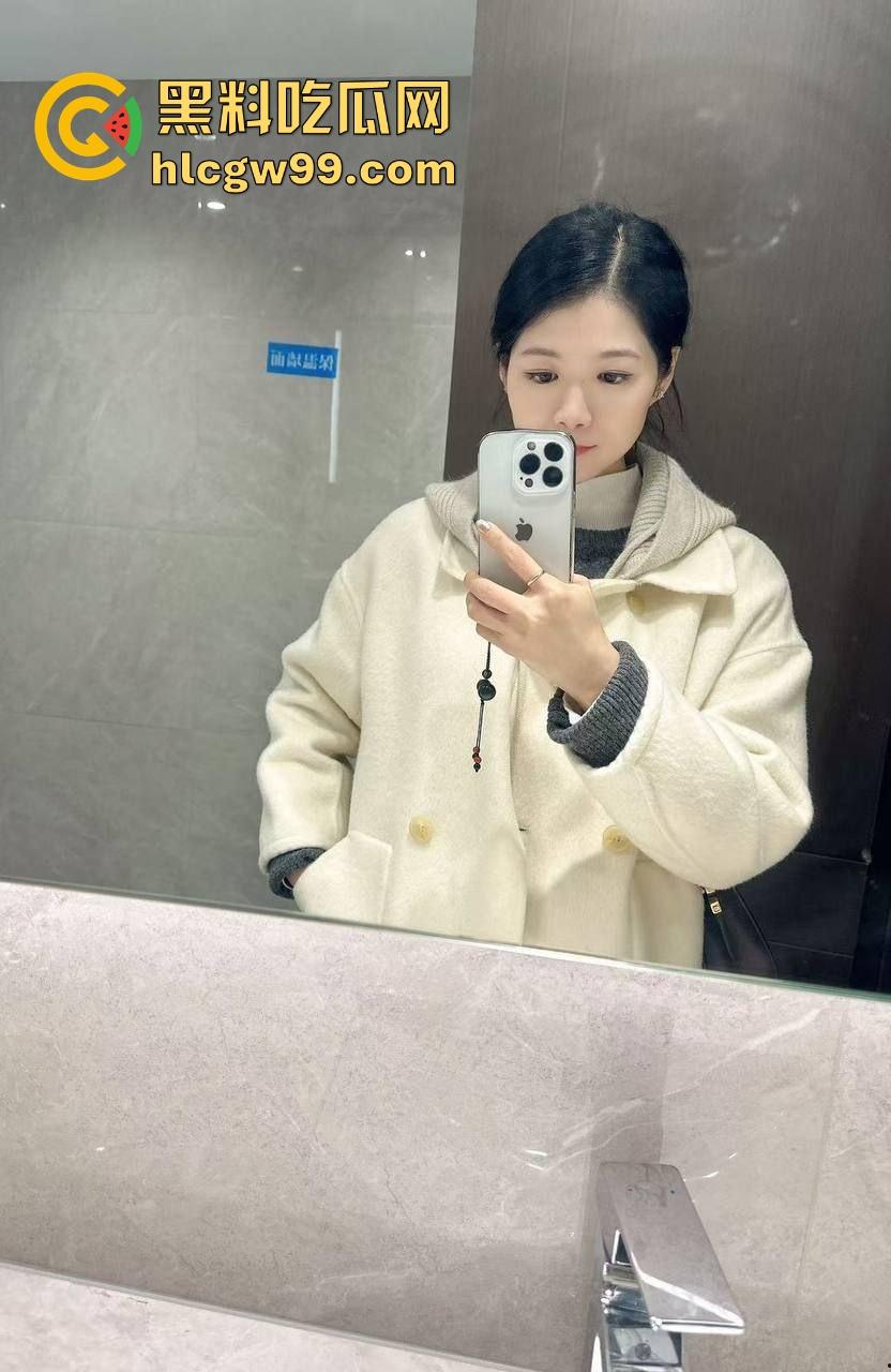 小编推荐!湖南长沙反差御姐【刘依依】 社交软件撩骚约炮视频裸聊,隔着镜头都阻挡不了的骚劲。