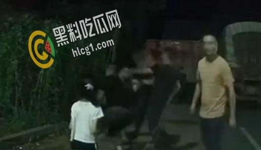 湖南常德公职人员 偷豆角打人事件 视频放出来了 打得很恶劣 豆角现在这么值钱么