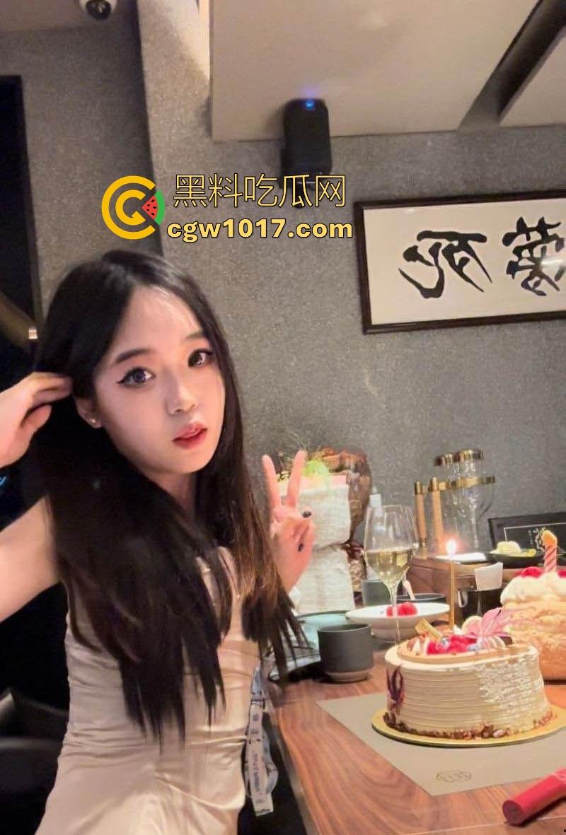 鲁迅美术学院极品女大【林思瑶】露脸啪啪视频流出，早起震动棒大屌双插嫩逼唤醒美好一天，女上位打桩揉阴蒂喷汁！