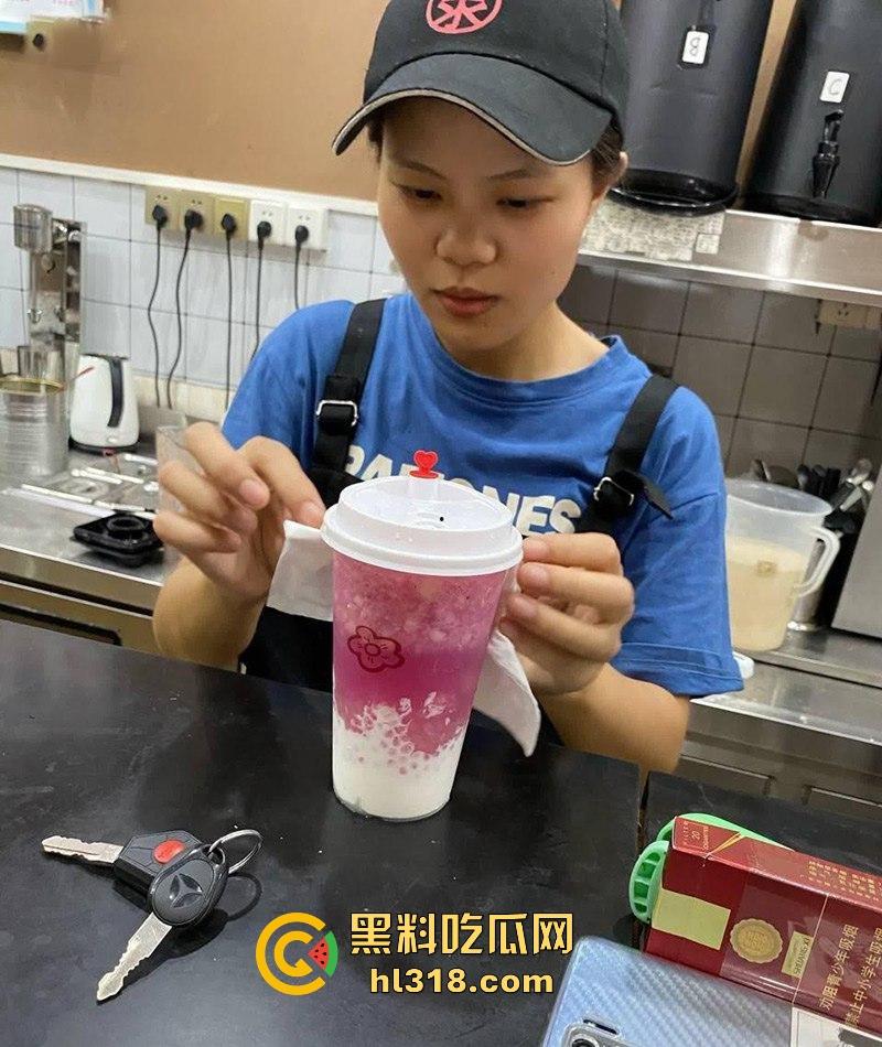 广西巨乳反差人妻【林婷瑶】酒瓶塞逼上下洞齐开，被男朋友调教成风骚母狗，私生活泄密曝光！