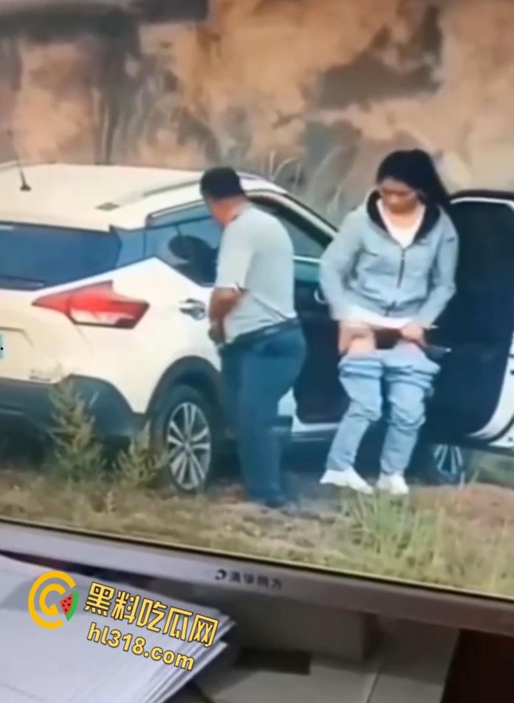 广州8C552车震门!野生激战被当场捕获,狗男女荒山野岭副驾做爱,结束后还当街穿衣 !