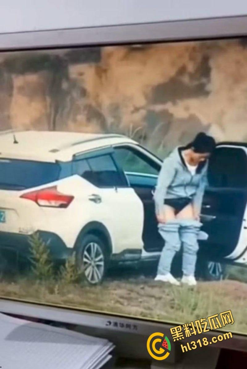 广州8C552车震门!野生激战被当场捕获,狗男女荒山野岭副驾做爱,结束后还当街穿衣 !