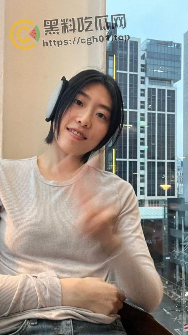 健身教练的新赛道!北京女教练风骚自拍浓密阴毛 桃红乳晕 勾引学员买课还不让操 私密视频照片被流出