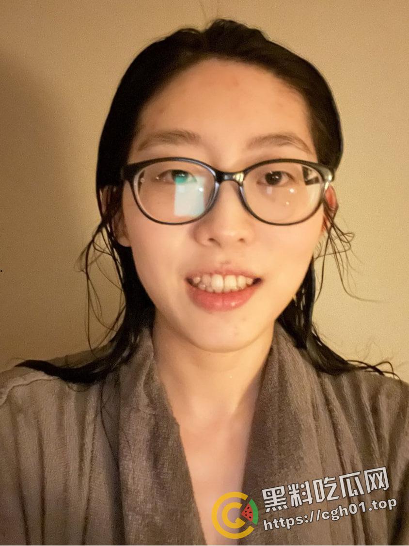 健身教练的新赛道!北京女教练风骚自拍浓密阴毛 桃红乳晕 勾引学员买课还不让操 私密视频照片被流出