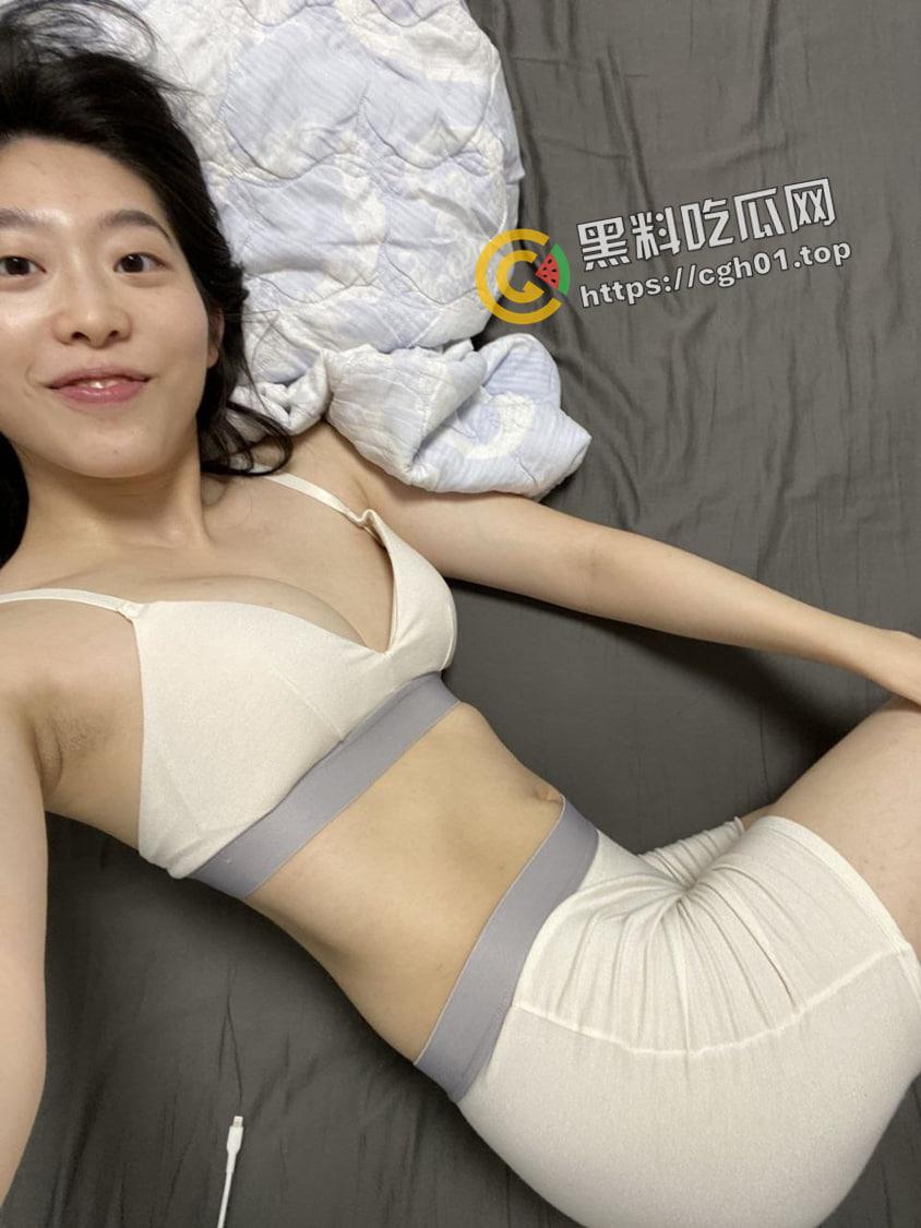 健身教练的新赛道!北京女教练风骚自拍浓密阴毛 桃红乳晕 勾引学员买课还不让操 私密视频照片被流出