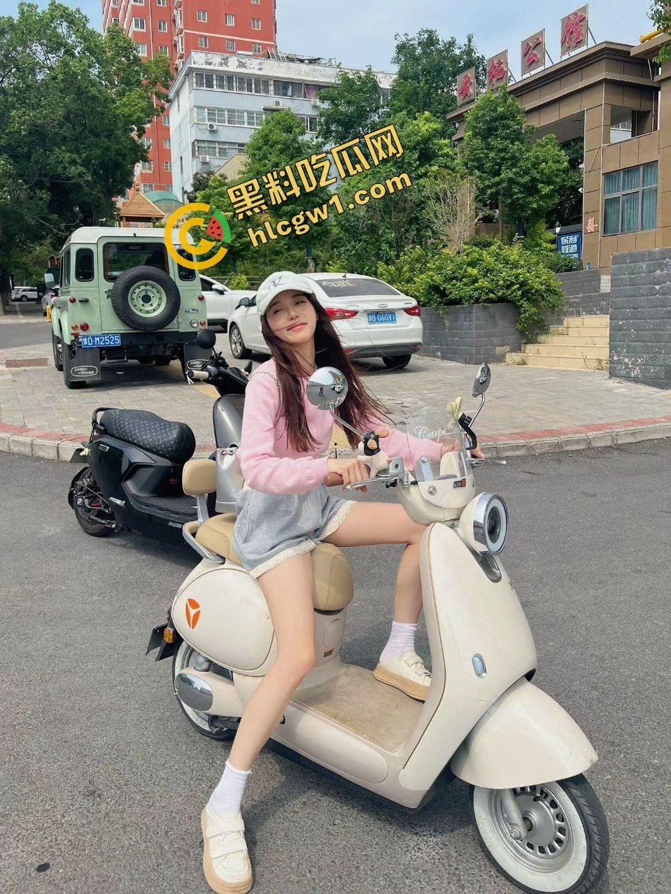 抖音带货小网红骚鸡『一只杨蹄』修长筷子腿甜妹 金链大哥花式后入!独家曝光流出!