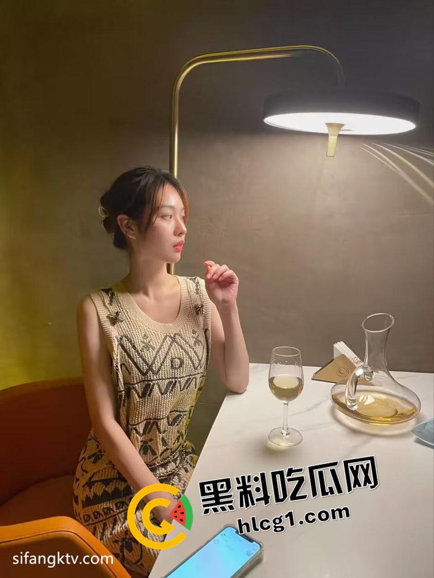 上美高颜值学姐 气质与风骚并存 情人节送花就能打炮 呻吟叫声爽撸 私密偷拍流出