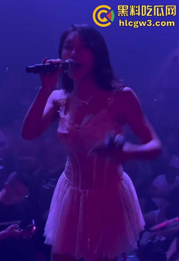 抖音快手400万粉丝网红【龚玥菲】私密裸聊视频外泄!这个骚逼捞金不择手段,露逼挑逗金主花样多