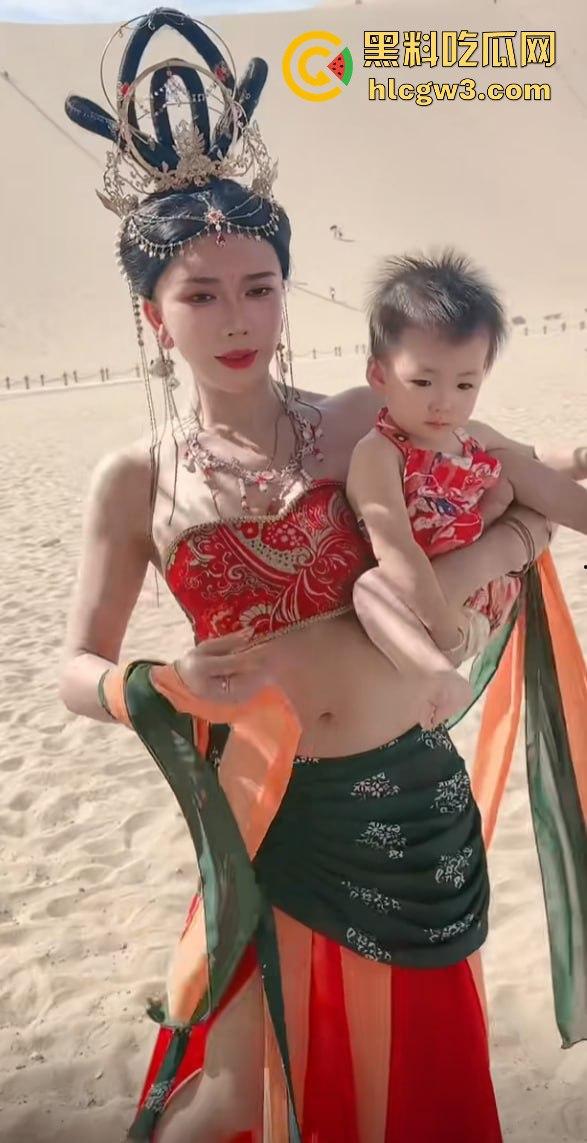 抖音快手400万粉丝网红【龚玥菲】私密裸聊视频外泄!这个骚逼捞金不择手段,露逼挑逗金主花样多