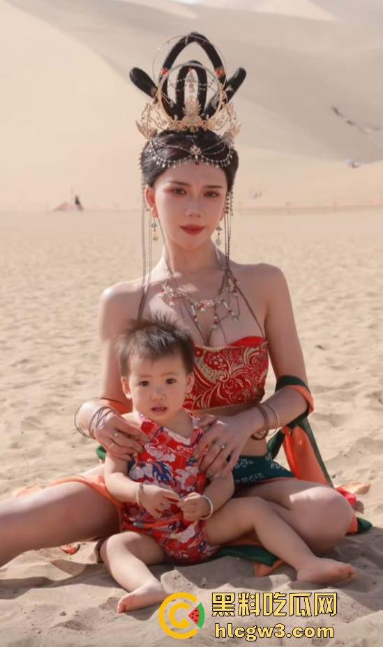 抖音快手400万粉丝网红【龚玥菲】私密裸聊视频外泄!这个骚逼捞金不择手段,露逼挑逗金主花样多